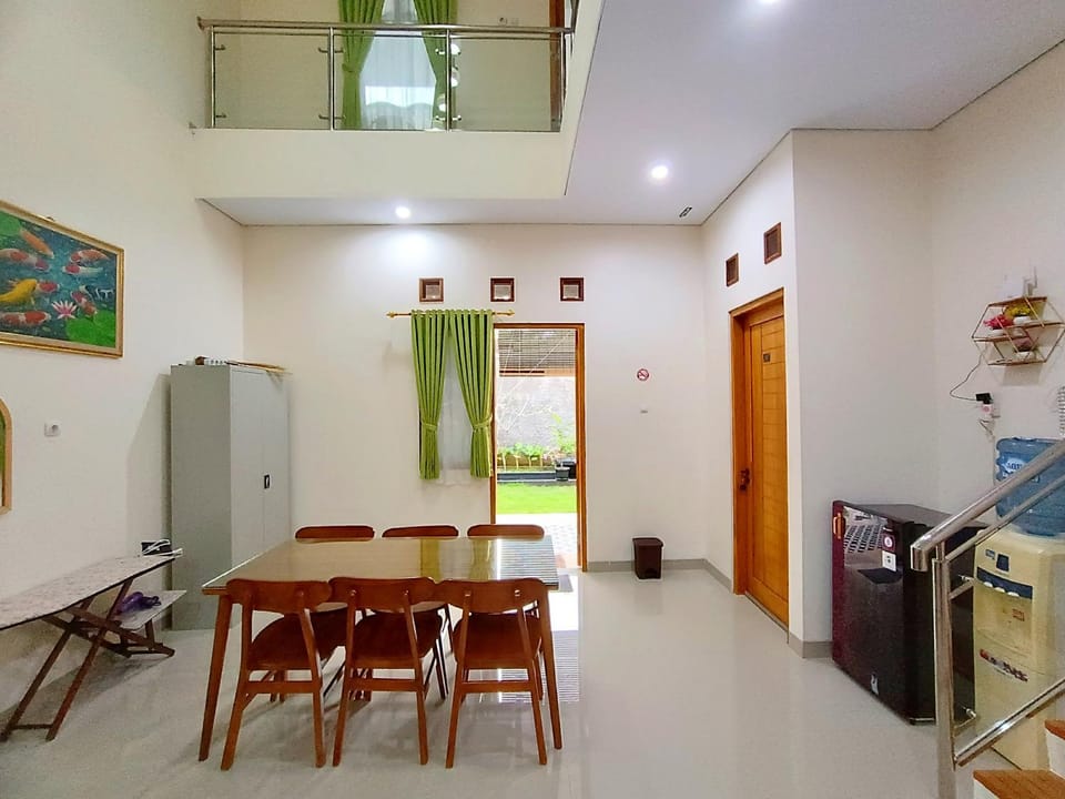 Seating area, Dining area