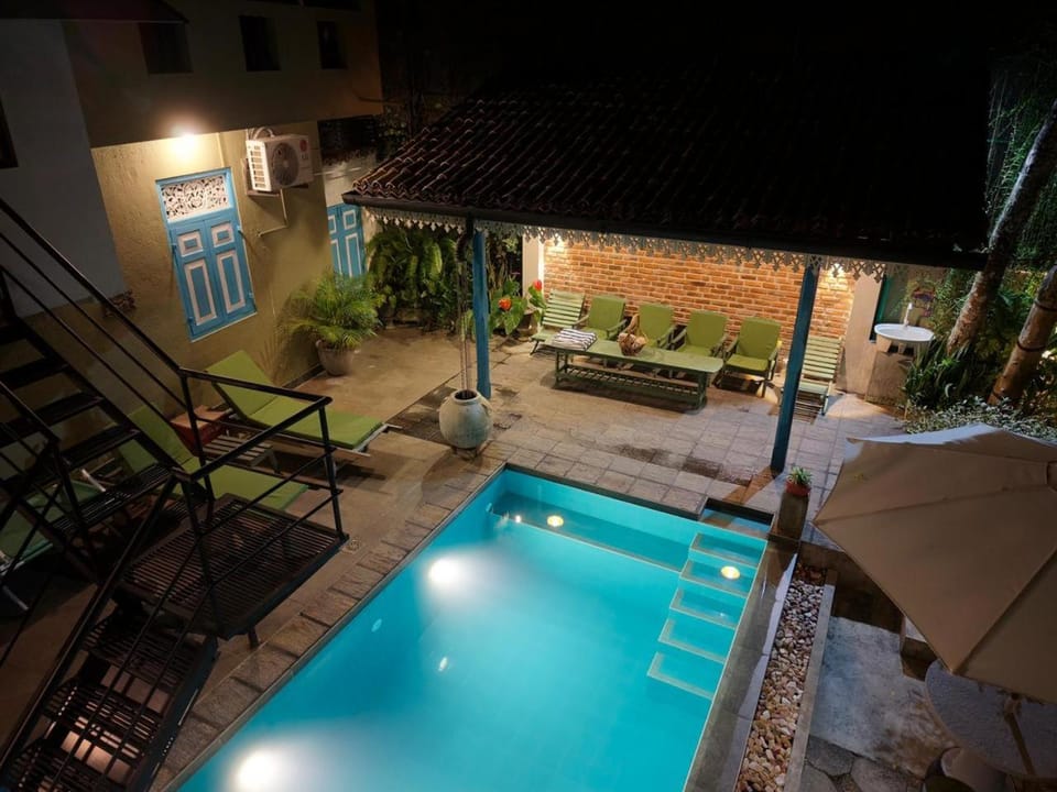 Swimming pool