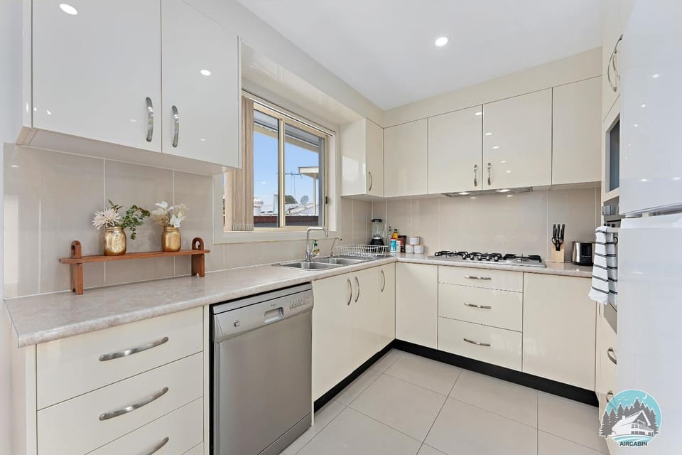 Kitchen or kitchenette, dishwasher