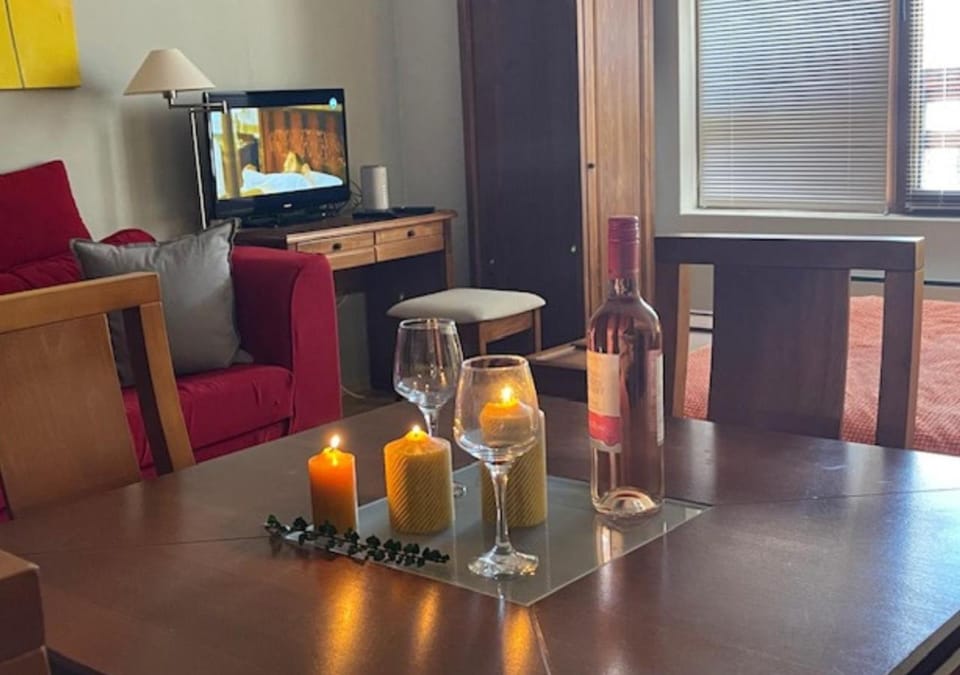 Food and drinks, Dining area, Drinks