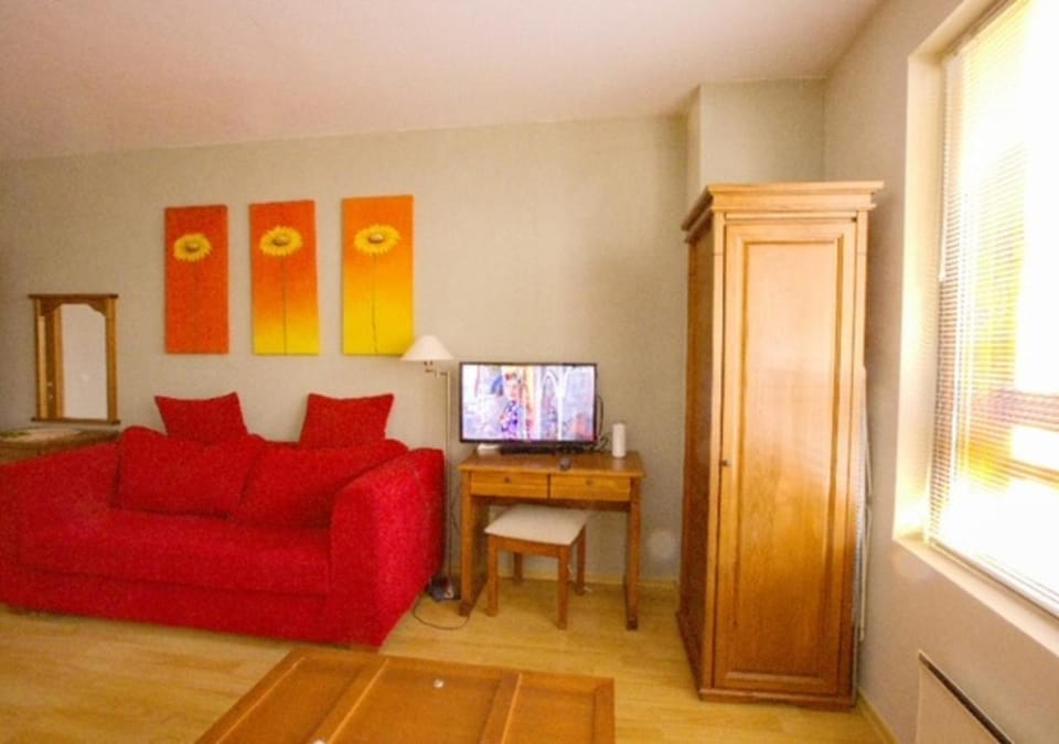 Communal lounge/ TV room, Seating area, wardrobe