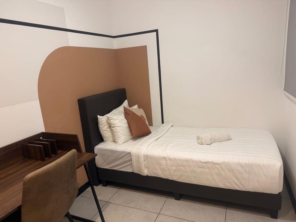 Bed, Bedroom, towels