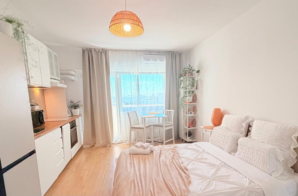 Sema White Studio Apartment in Bucharest