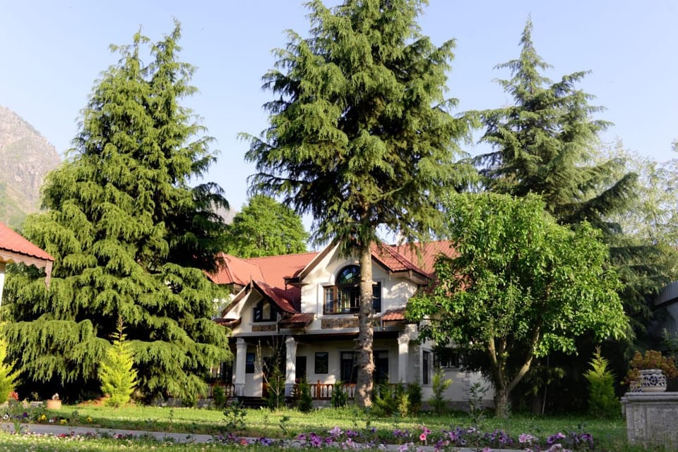 Property building, Natural landscape, Garden, Garden