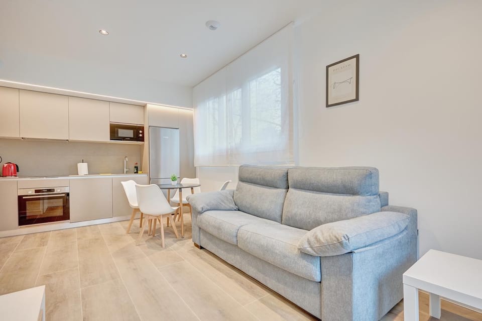 Kitchen or kitchenette, Living room, Dining area, oven