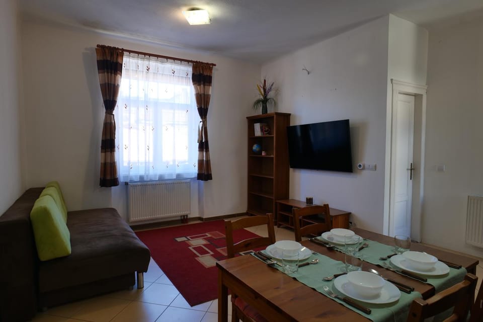 TV and multimedia, Living room, Dining area
