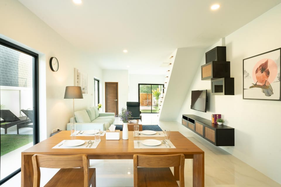 Living room, Dining area