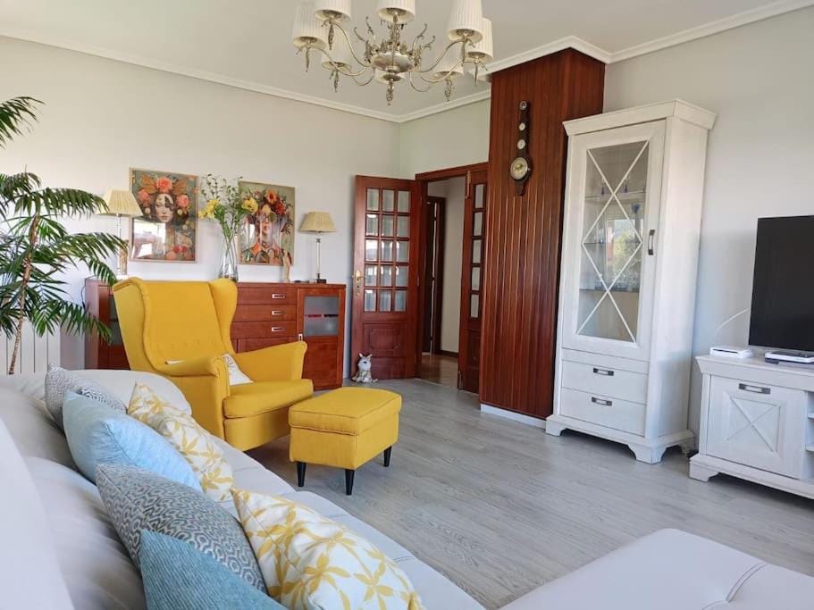 Communal lounge/ TV room, TV and multimedia, Living room