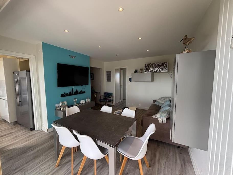 TV and multimedia, Living room, Dining area