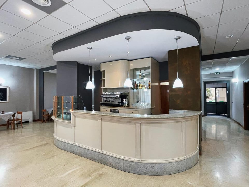 Lounge or bar, Breakfast