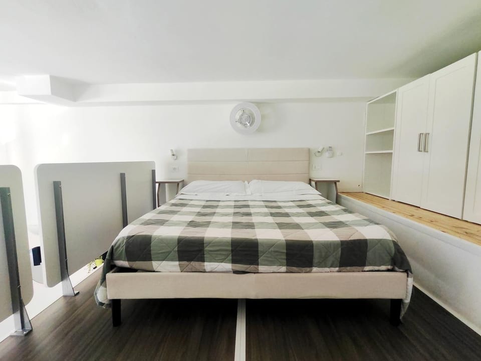 Bed, Photo of the whole room, Bedroom, wardrobe