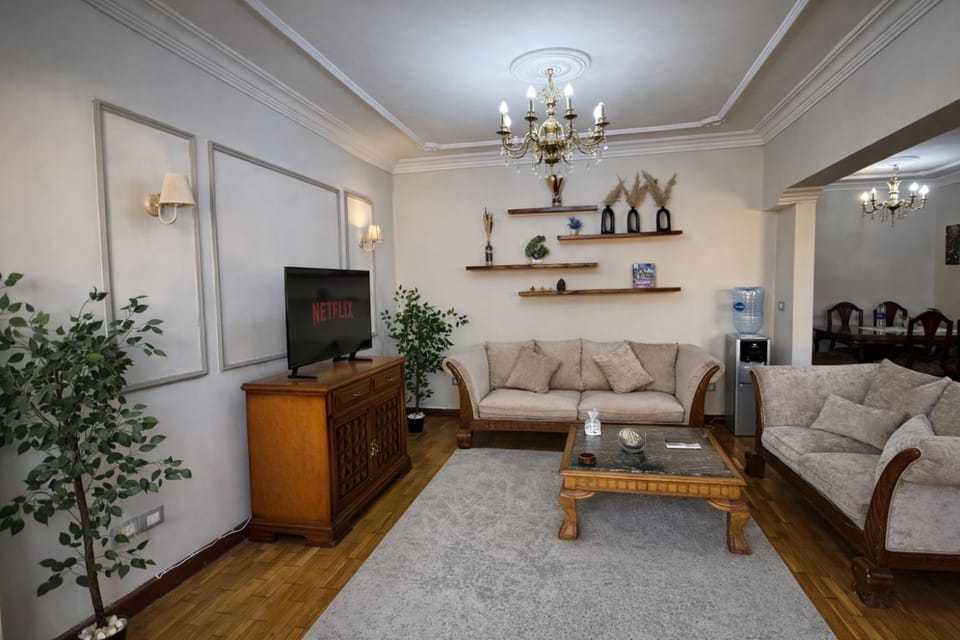 Where landsacpe view meets Luxury-10 mins from Cairo international Airport Apartment in Cairo Governorate