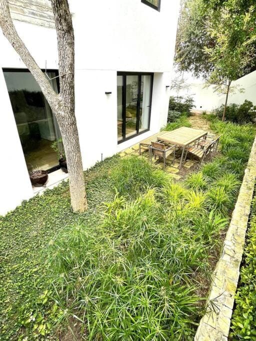 Modern studio on the foot of Table Mountain Apartment in Cape Town