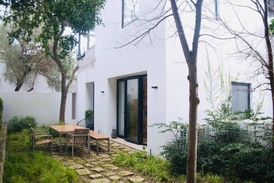 Modern studio on the foot of Table Mountain Apartment in Cape Town