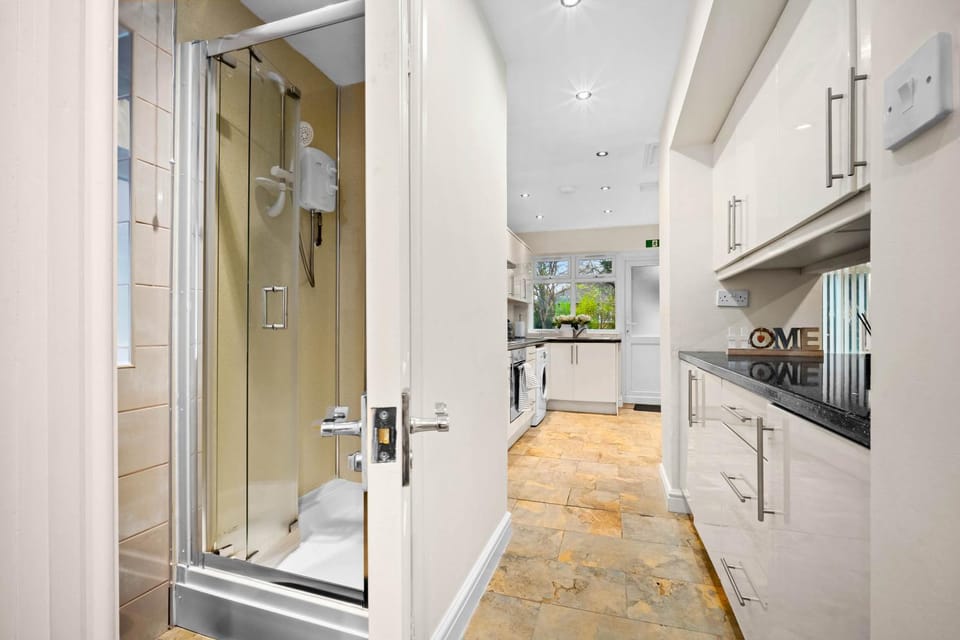 Shower, Kitchen or kitchenette