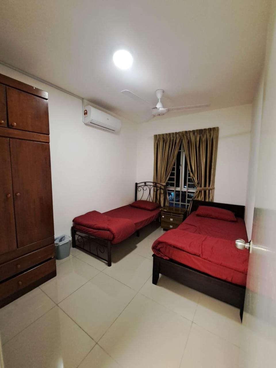 Bed, Bedroom, air conditioner