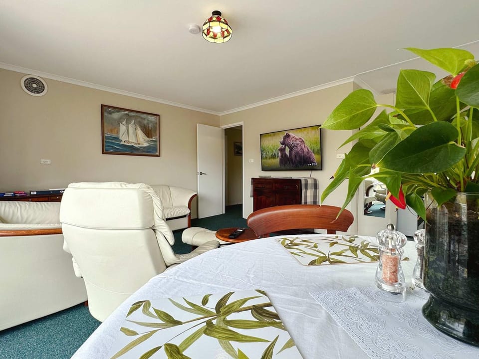 Kings Corner - 5min to CBD & 20min to Airport House in Tasmania