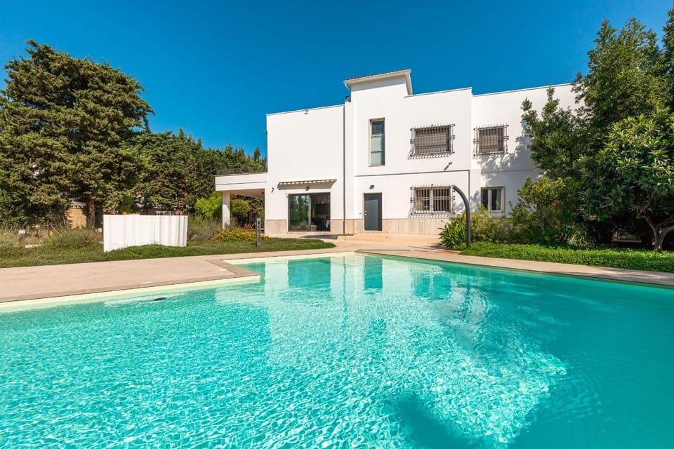 Property building, Swimming pool, Swimming pool