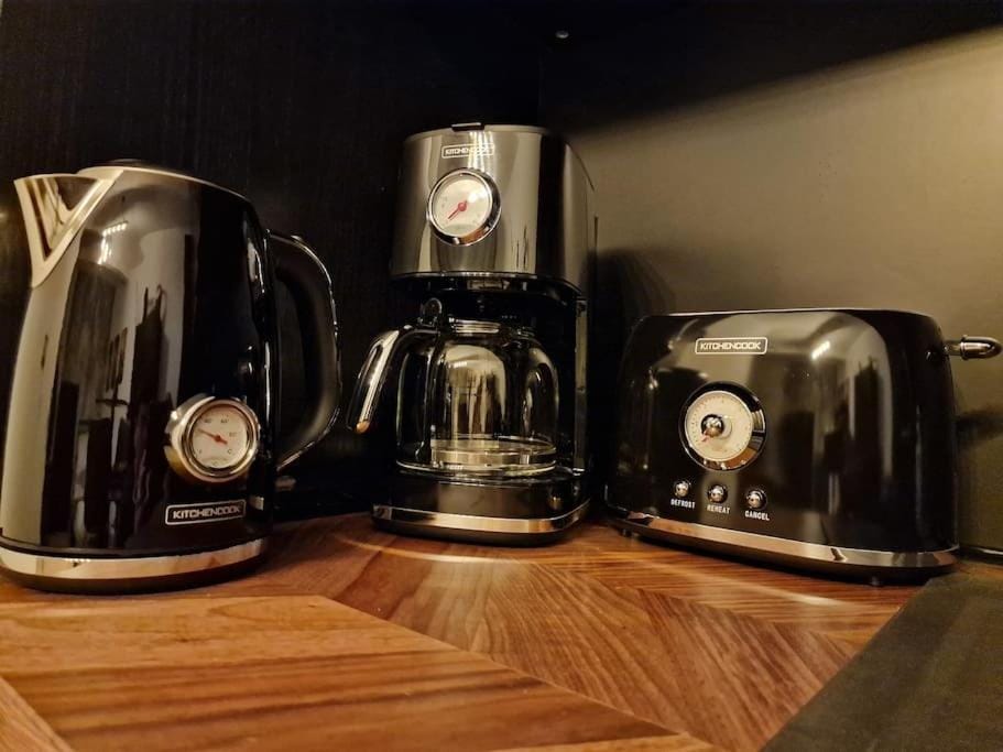 Coffee/tea facilities, toaster