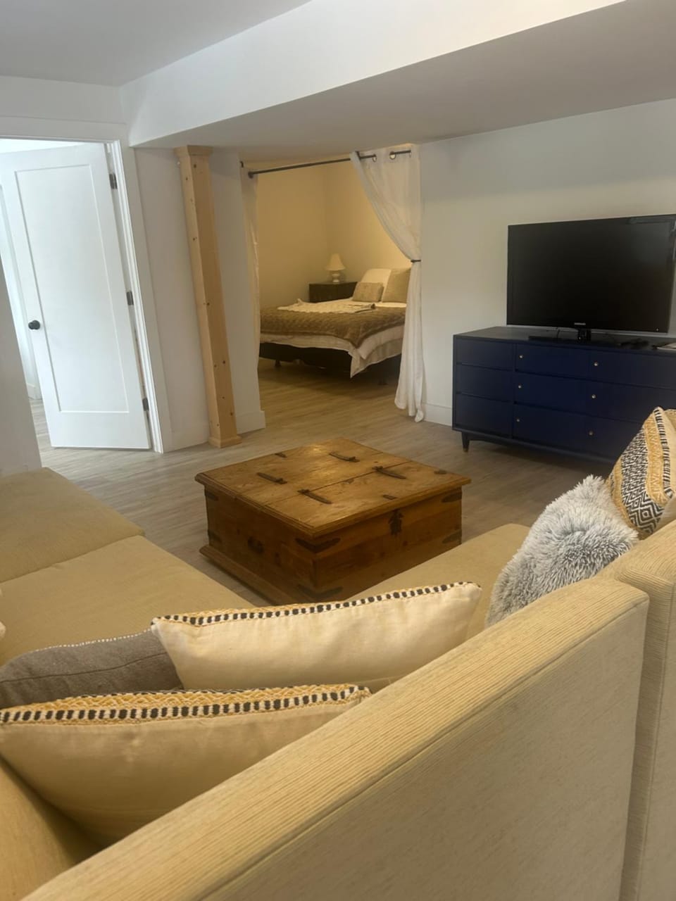 Treetop Suite Apartment in Dysart and Others