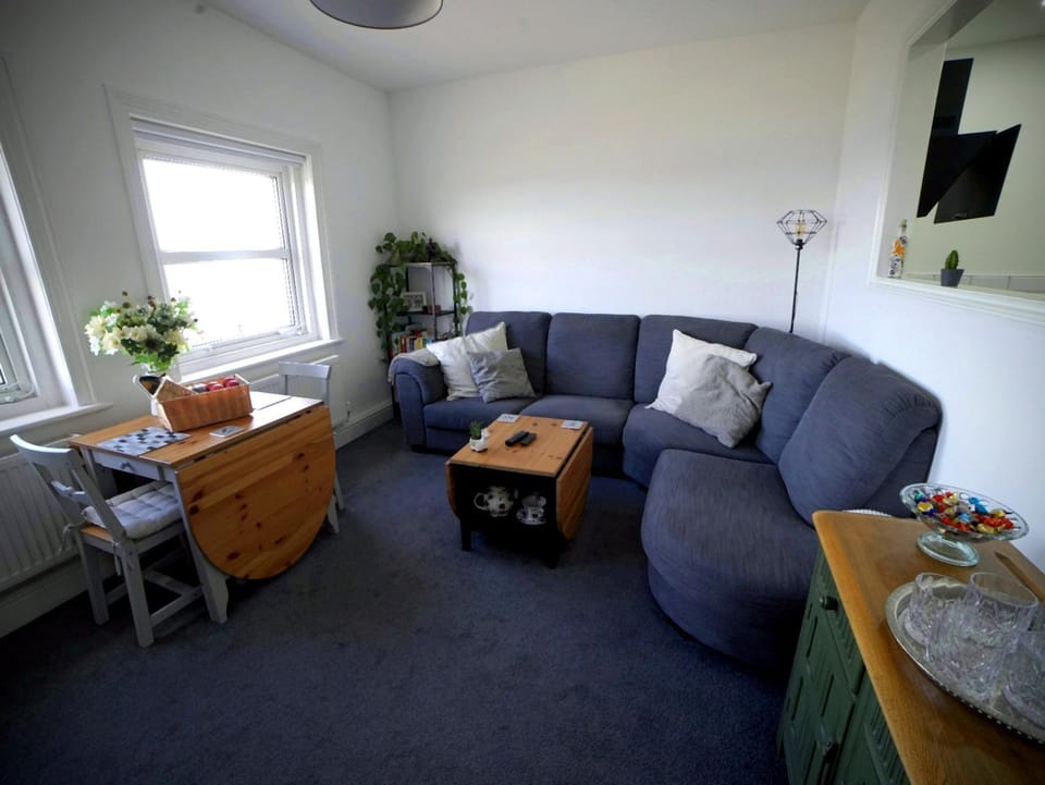 View (from property/room), Living room, Sea view, Entertainment