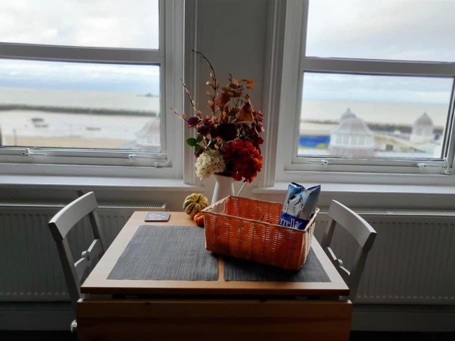 View (from property/room), Dining area, Sea view