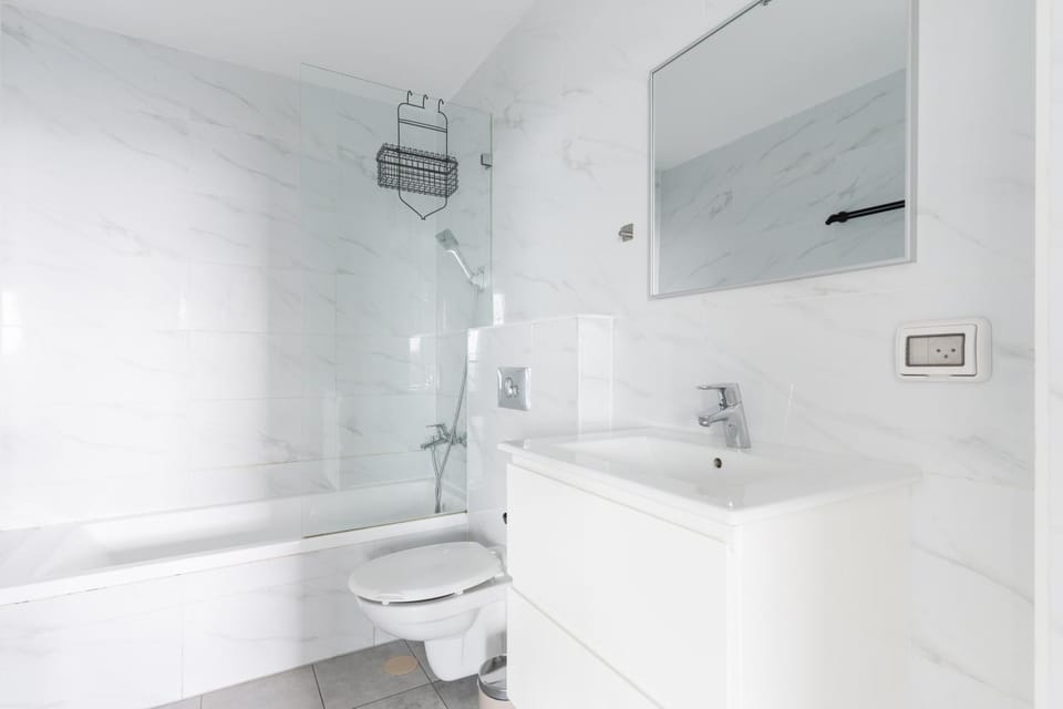 Shower, Toilet, Bathroom, Bath, towels