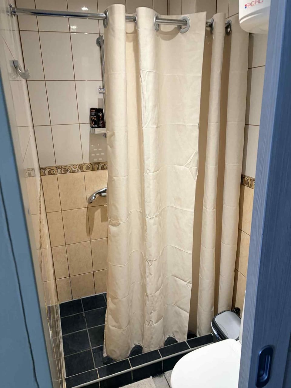 Shower, Toilet