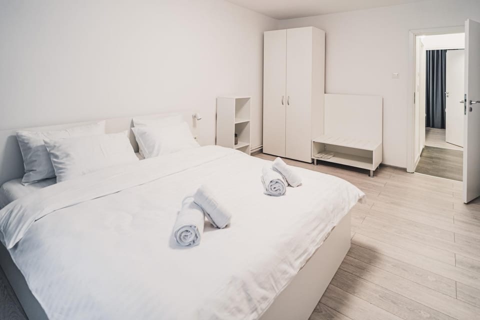 Bed, Bedroom, towels, wardrobe