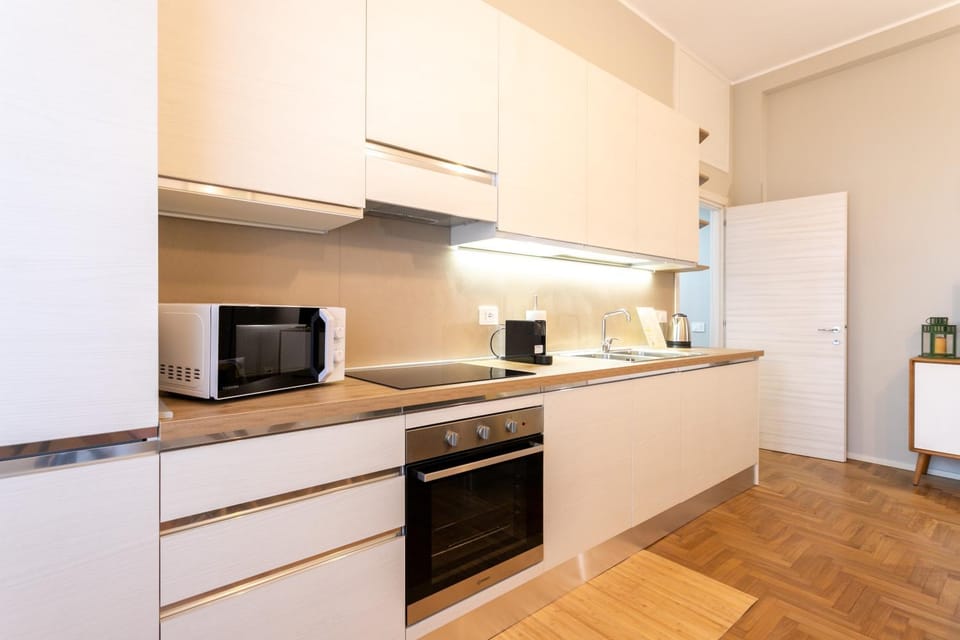 Kitchen or kitchenette, oven
