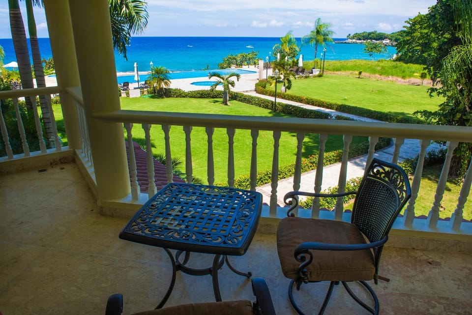 Balcony/Terrace, Pool view, Sea view