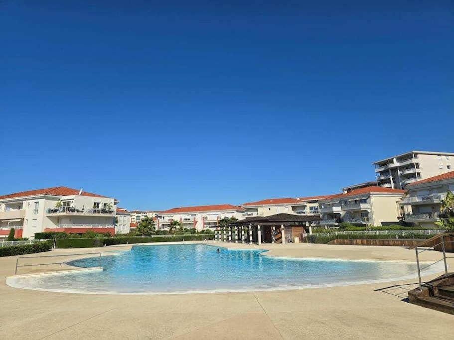 Modern Beachfront family apartment with pool Apartment in Antibes