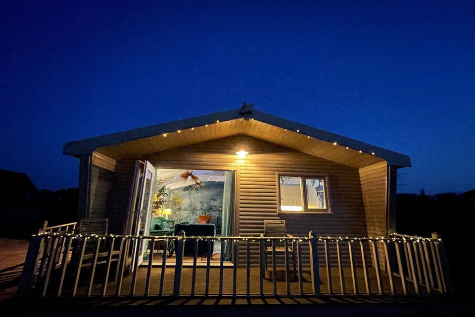 Property building, Night, Balcony/Terrace