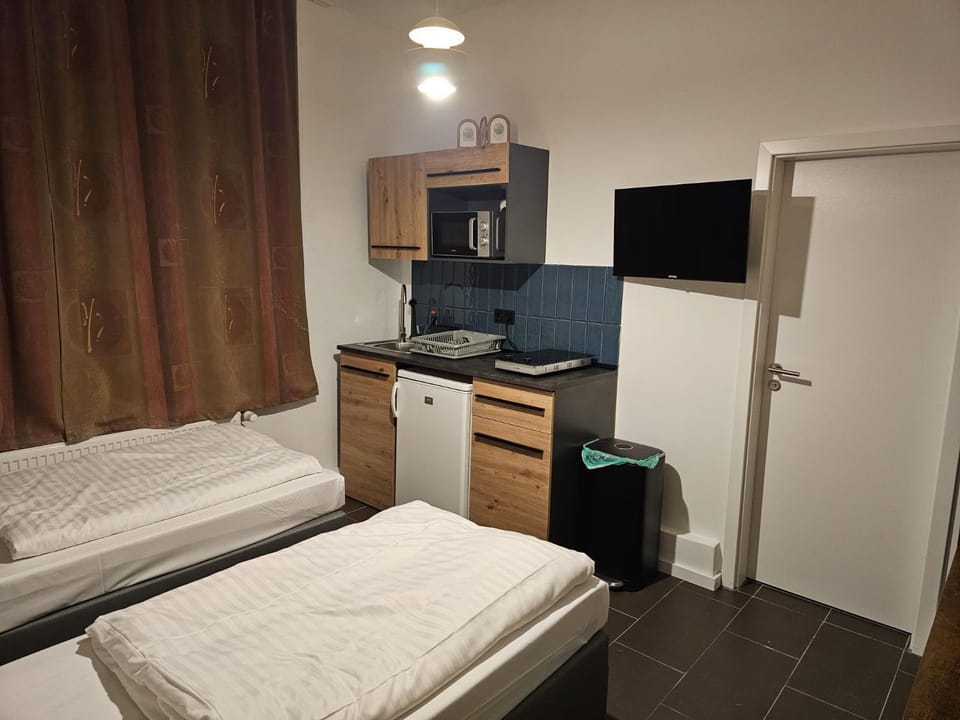 TV and multimedia, Kitchen or kitchenette, Photo of the whole room, Bedroom, stove
