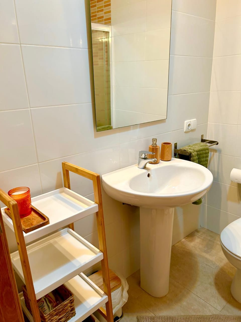 Toilet, Bathroom, towels