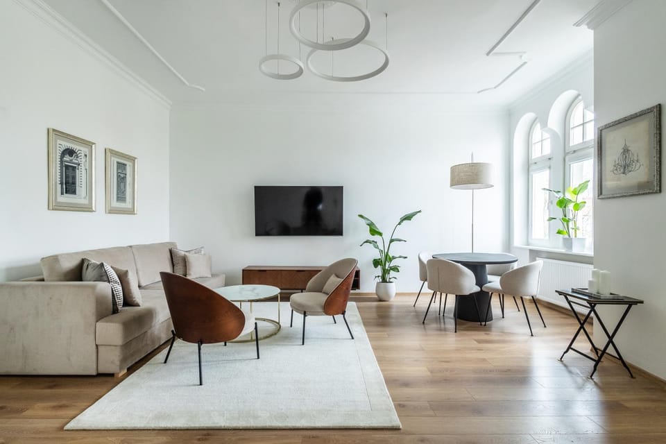 TV and multimedia, Living room, Seating area, Evening entertainment
