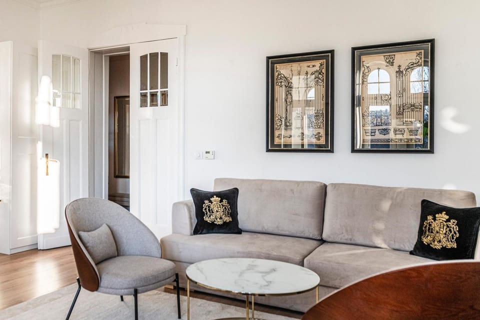 Living room, Seating area