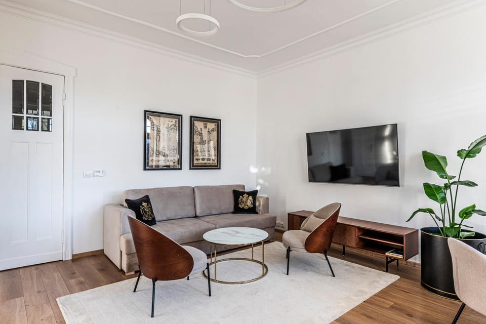 Communal lounge/ TV room, TV and multimedia, Living room, Evening entertainment