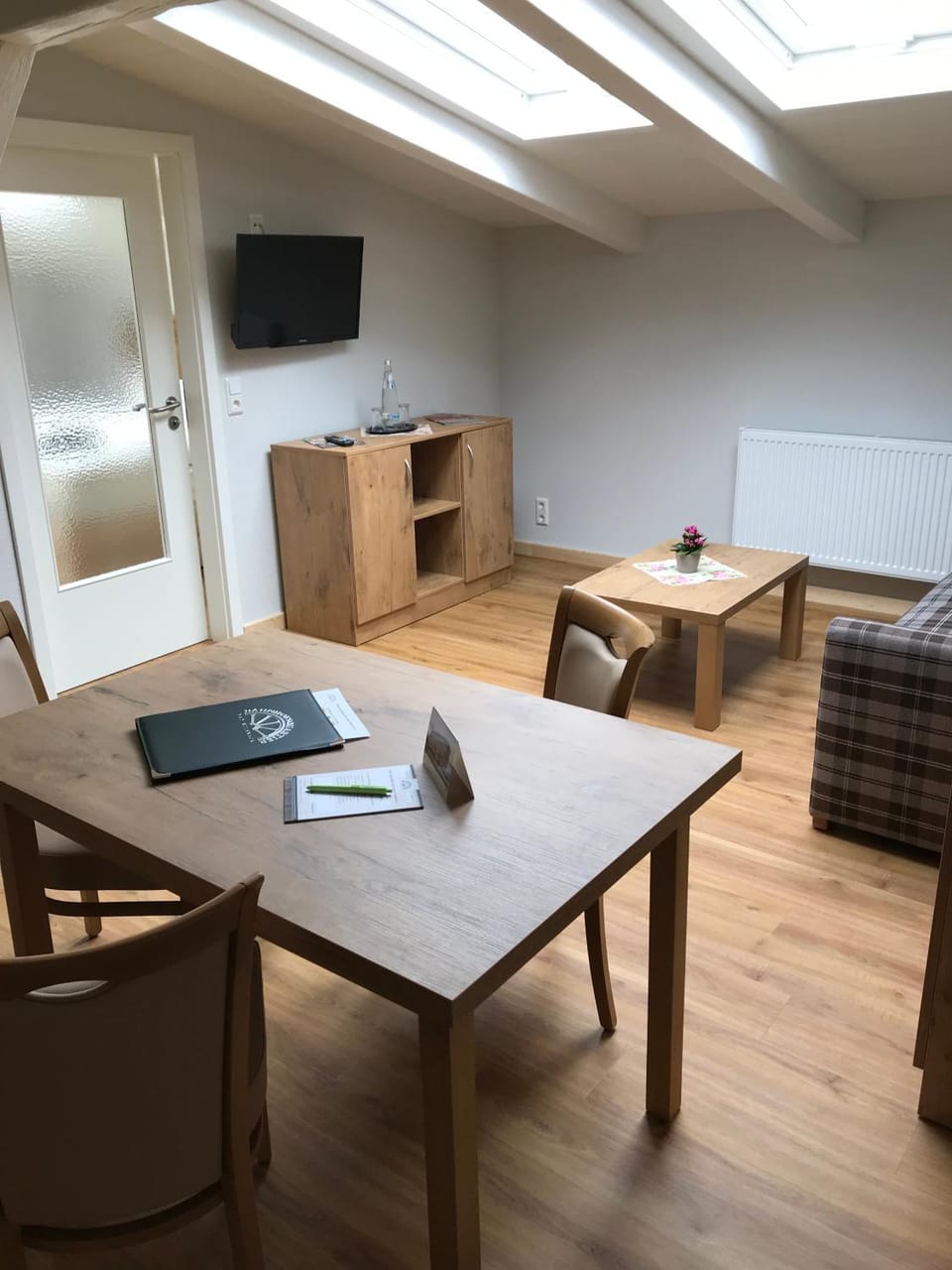Seating area, Dining area