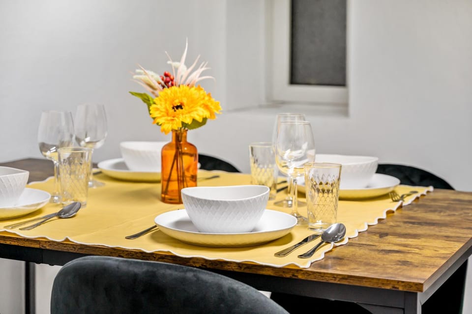 Dining area, kitchen