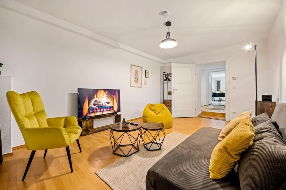 TV and multimedia, Living room, Seating area, Entertainment, wardrobe