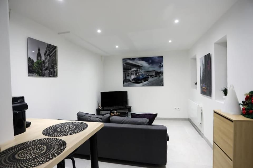TV and multimedia, Living room, Seating area