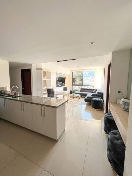 Luxury 2BR Apartment in Escalón - Pool - Parking - Fast WiFi Apartment in San Salvador