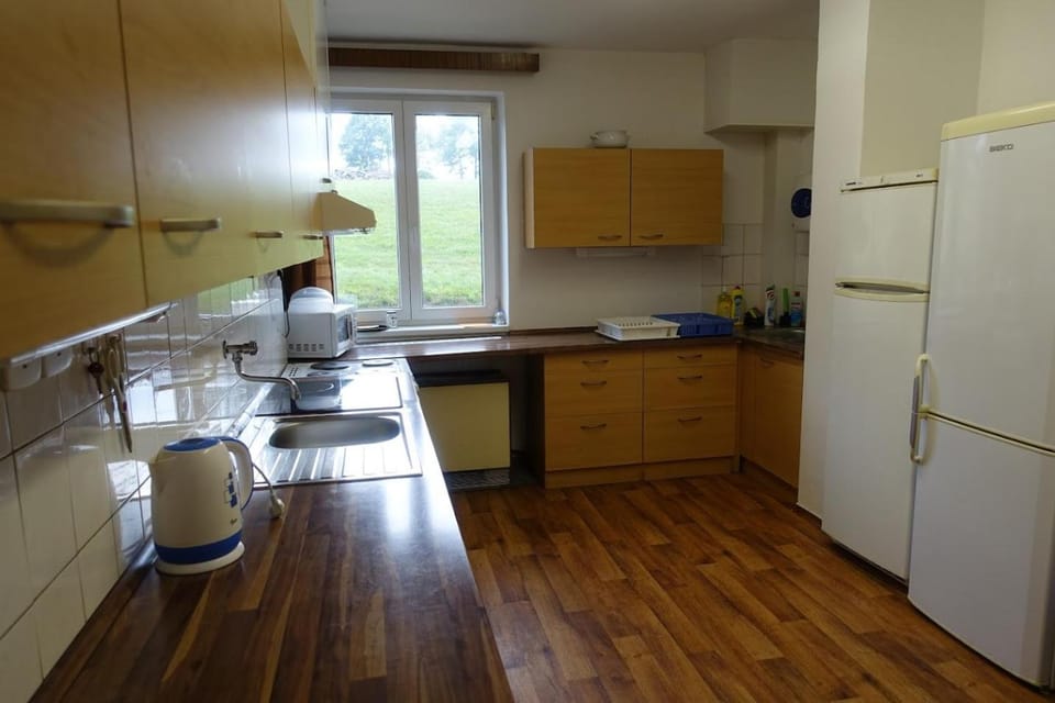Kitchen or kitchenette, Communal kitchen