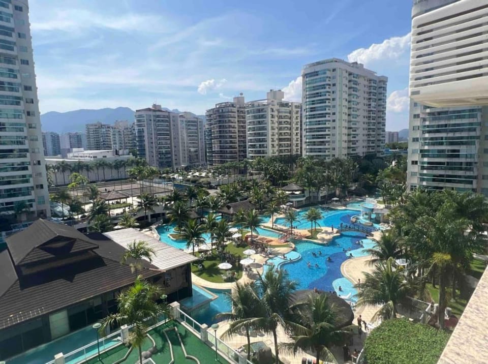 Bird's eye view, Pool view