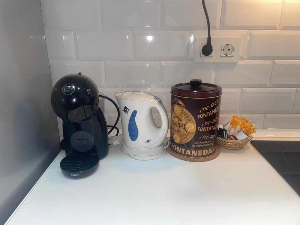 Coffee/tea facilities, Kitchen or kitchenette