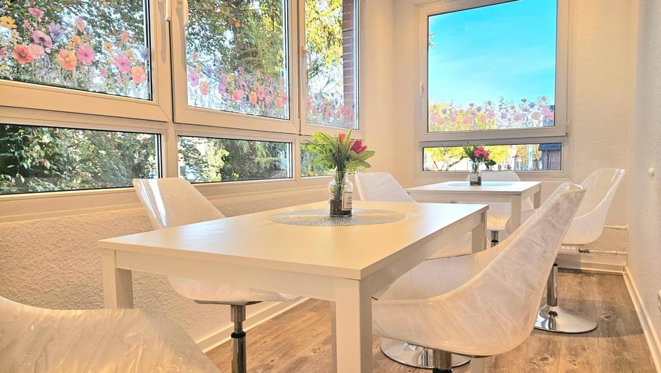 Seating area, Dining area