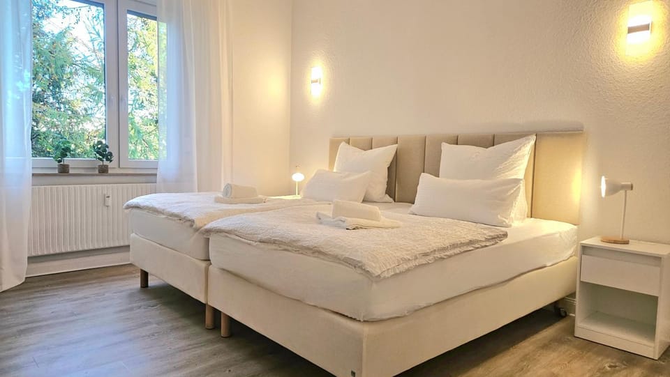 Bed, Photo of the whole room, Bedroom, towels