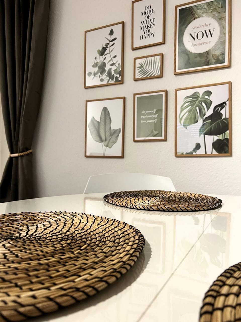 Seating area, Dining area