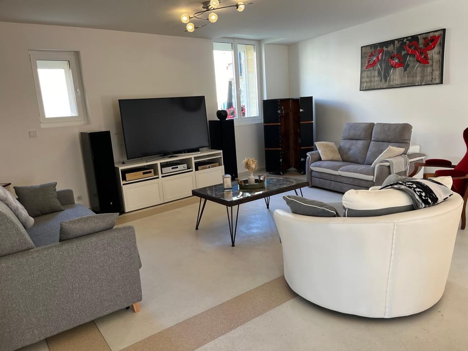 Communal lounge/ TV room